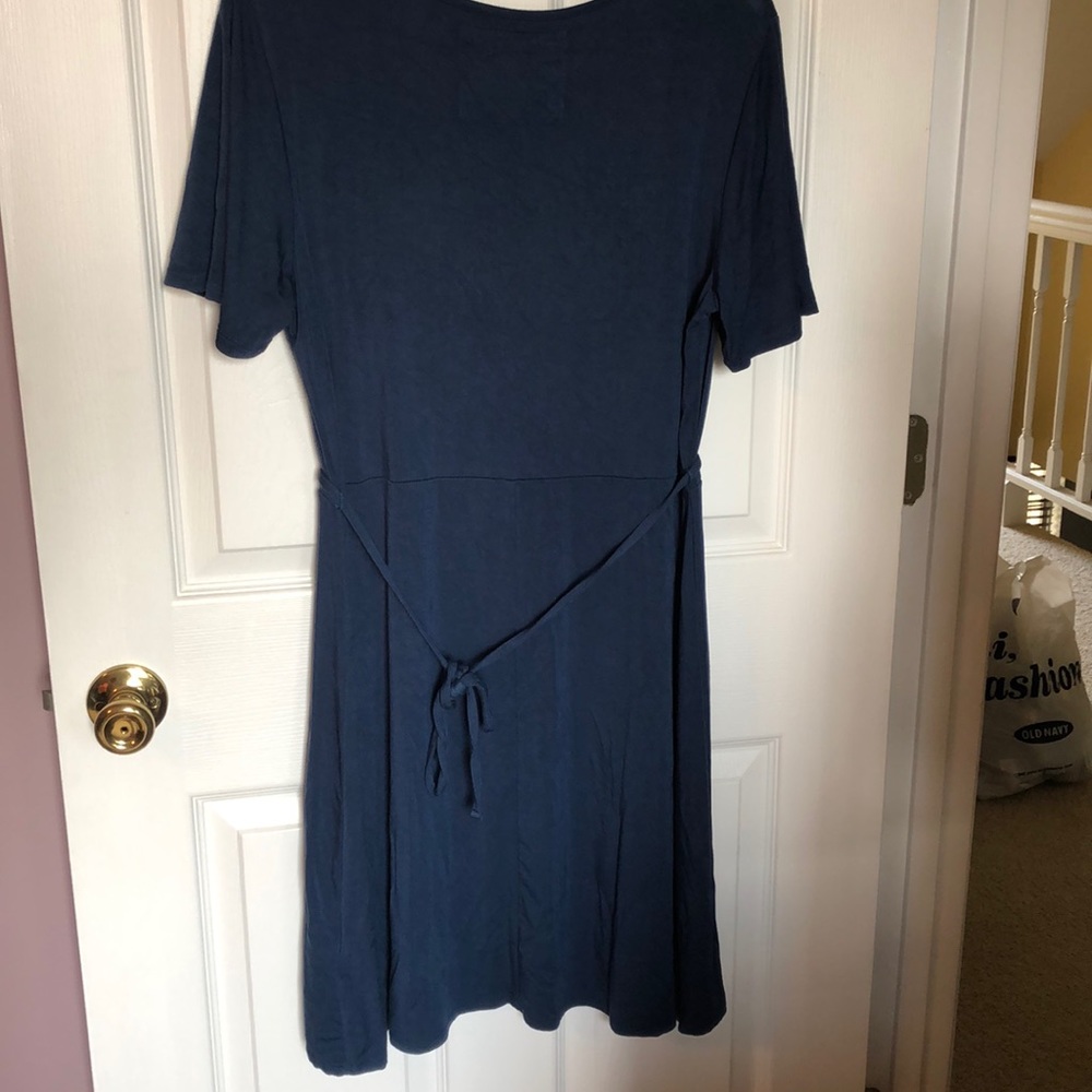 Dress - Picture 3 of 4